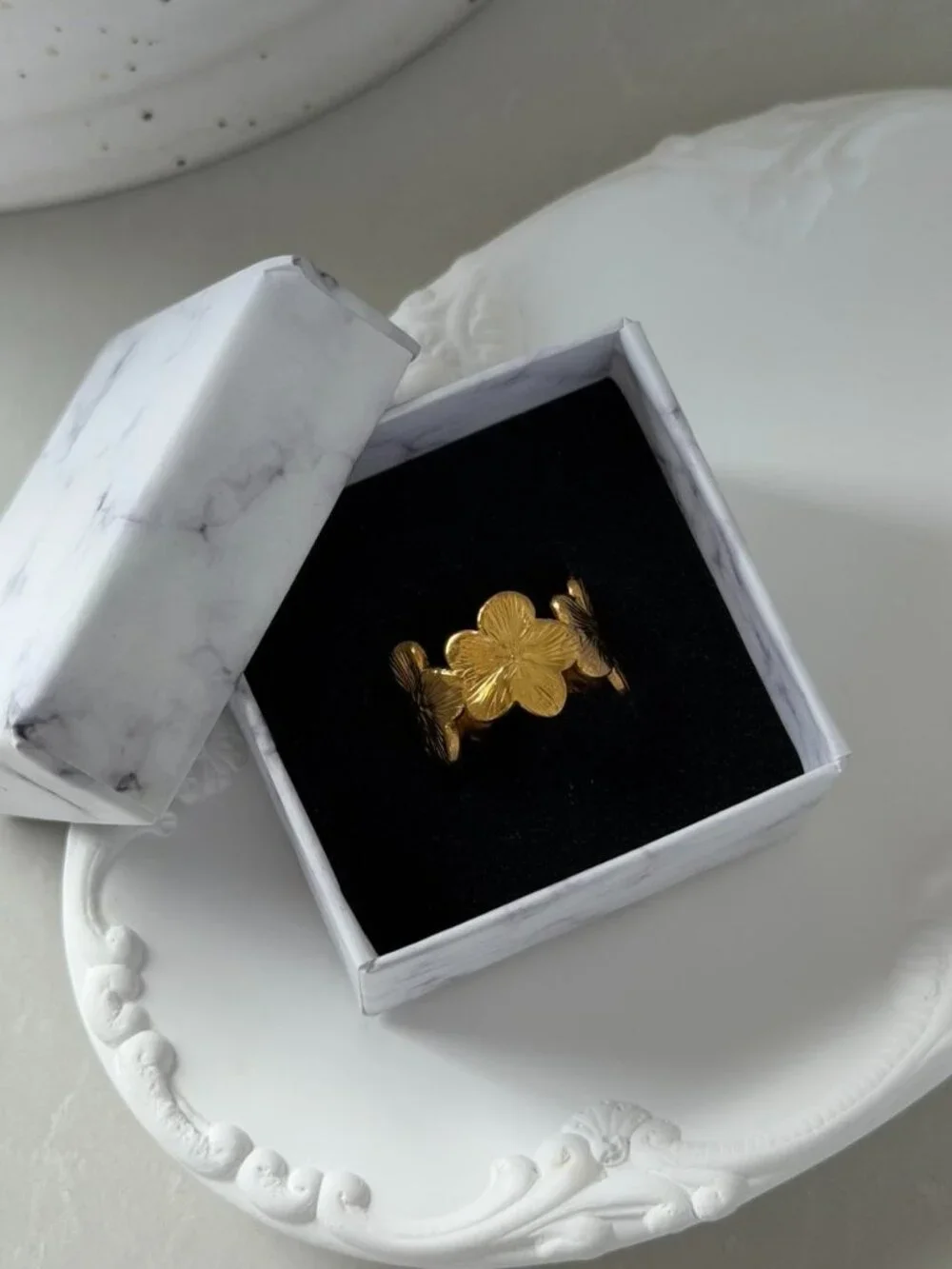 Sku0562 Retro Gold Floral Women Minimalist Ring Stainless steel + gift bag